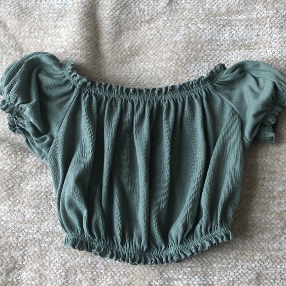 Puffy Sleeves Off-the-shoulder Smocked Crop Top - Picture 2 of 4